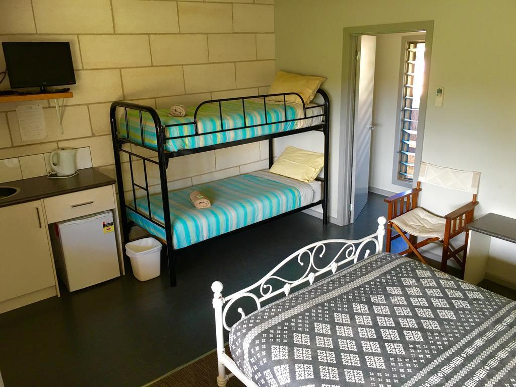 Port Campbell Guesthouse & Flash Packers Exteriör bild